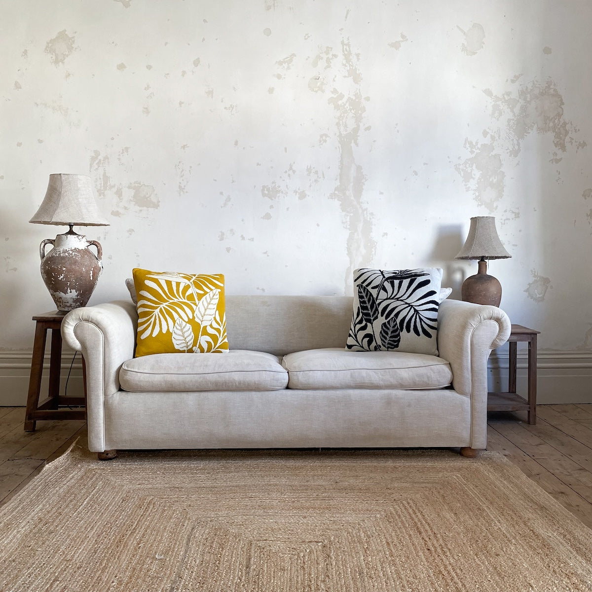 Leaf Cushion: Mono