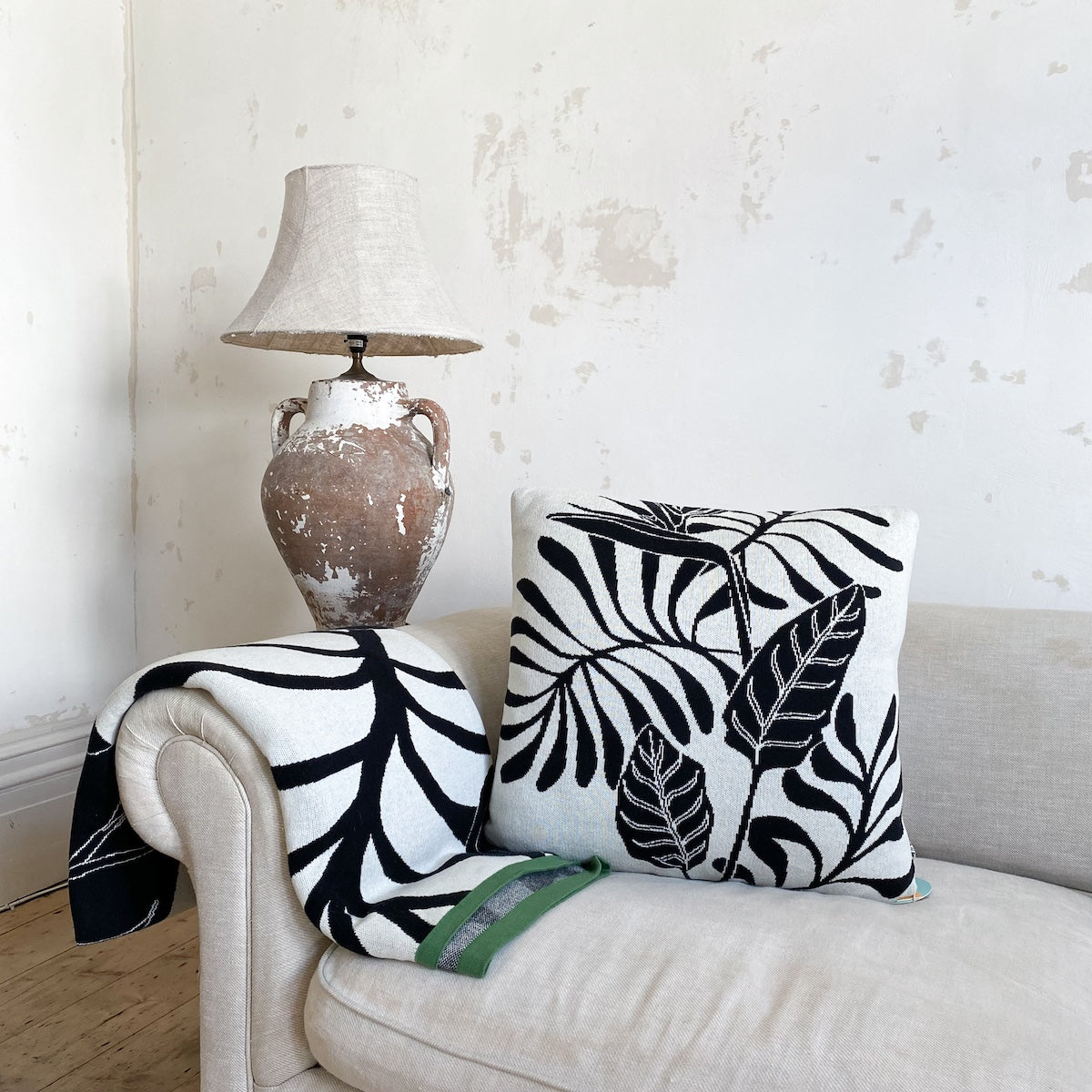 Leaf Cushion: Mono