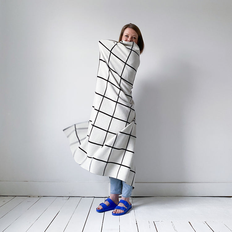 Grid Throw: Mono
