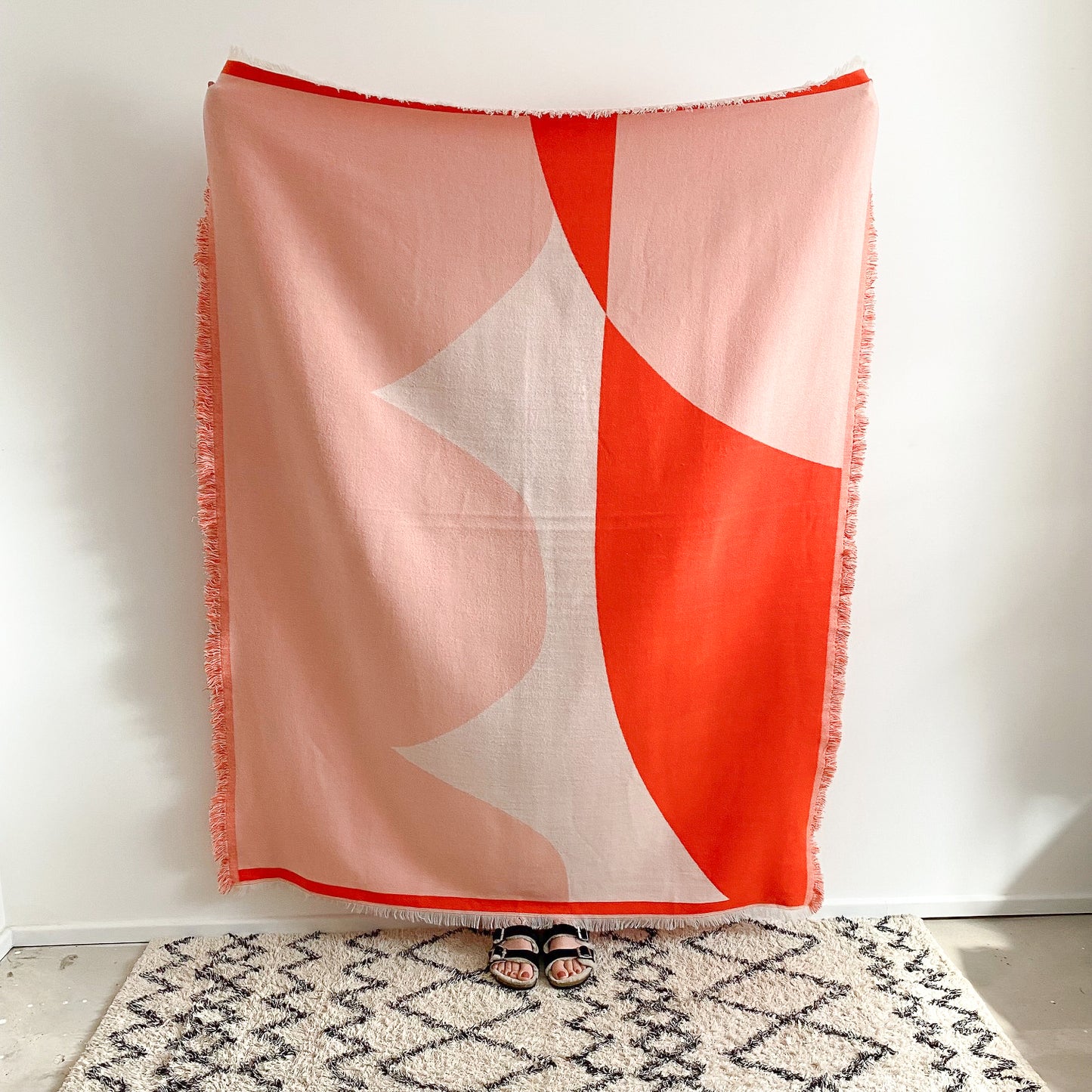 Stille Merino Wool Blanket: Red & Pink