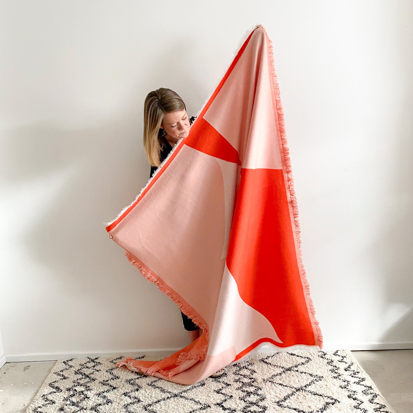 Stille Merino Wool Blanket: Red & Pink