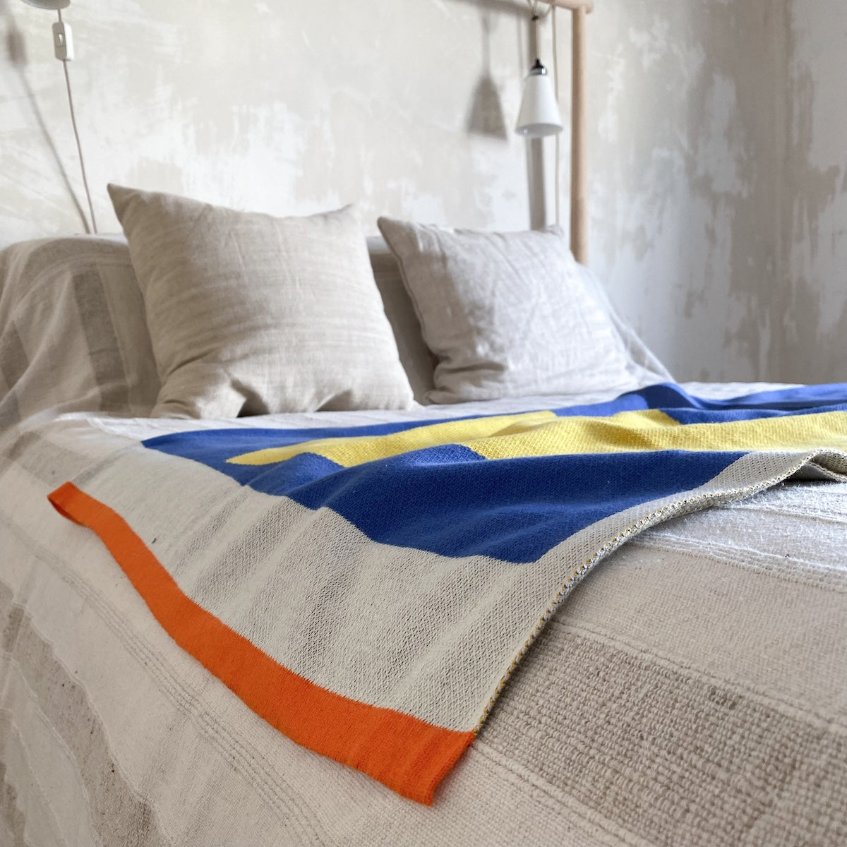 Orbi Throw: Cobalt