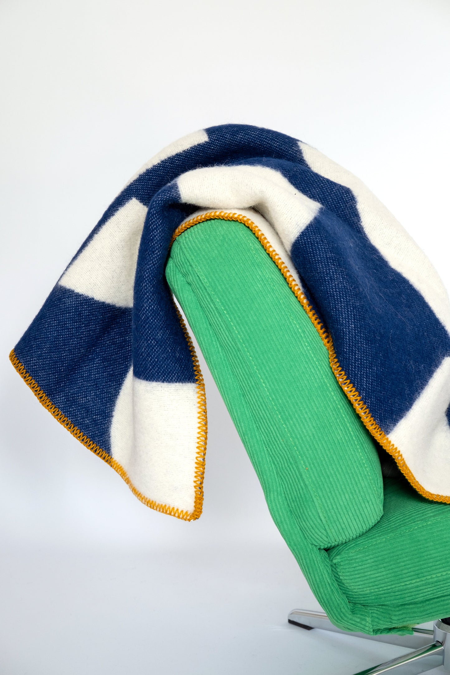 Deko Wool Blanket: Navy
