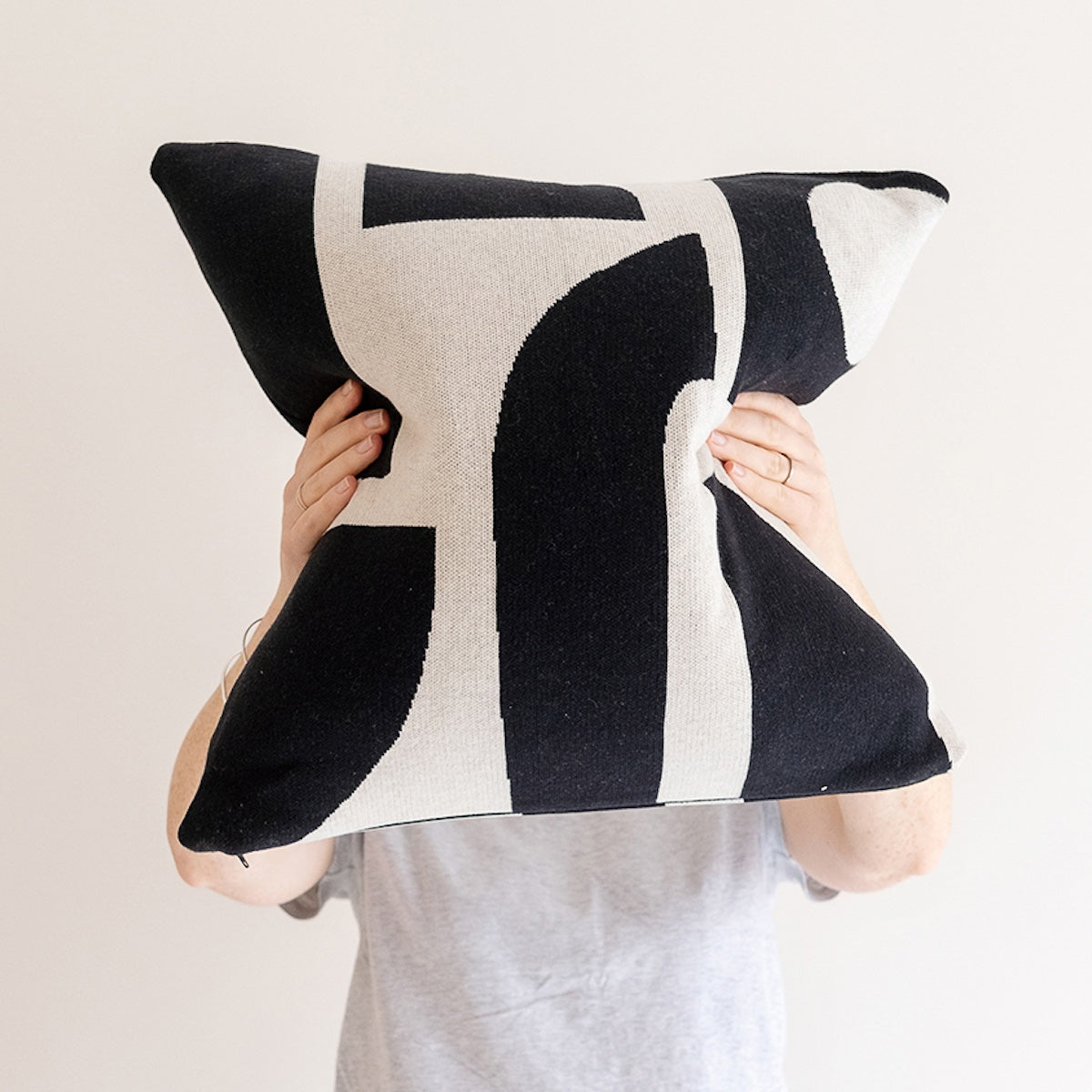 Bruten Cushion: Mono